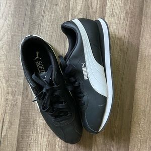 Men Puma tennis shoes 8.5